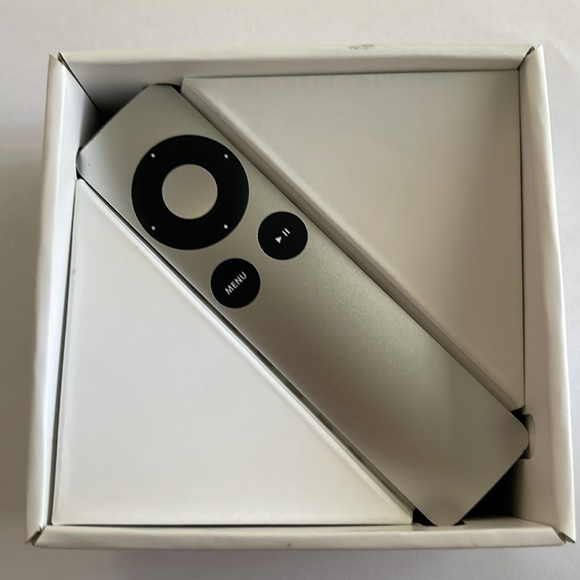 Apple TV.3rd Generation Media Streamer A1469 with Remote & Box (No Power Cord) - Picture 8 of 11